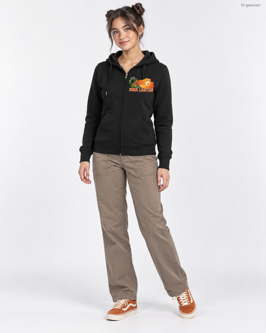 MEA LAETUS Ladies Sweatjacke Holiday Sunset in Schwarz – Studio-Frontansicht mit kleinem orangefarbenem Brustmotiv und langer taupefarbener Hose.