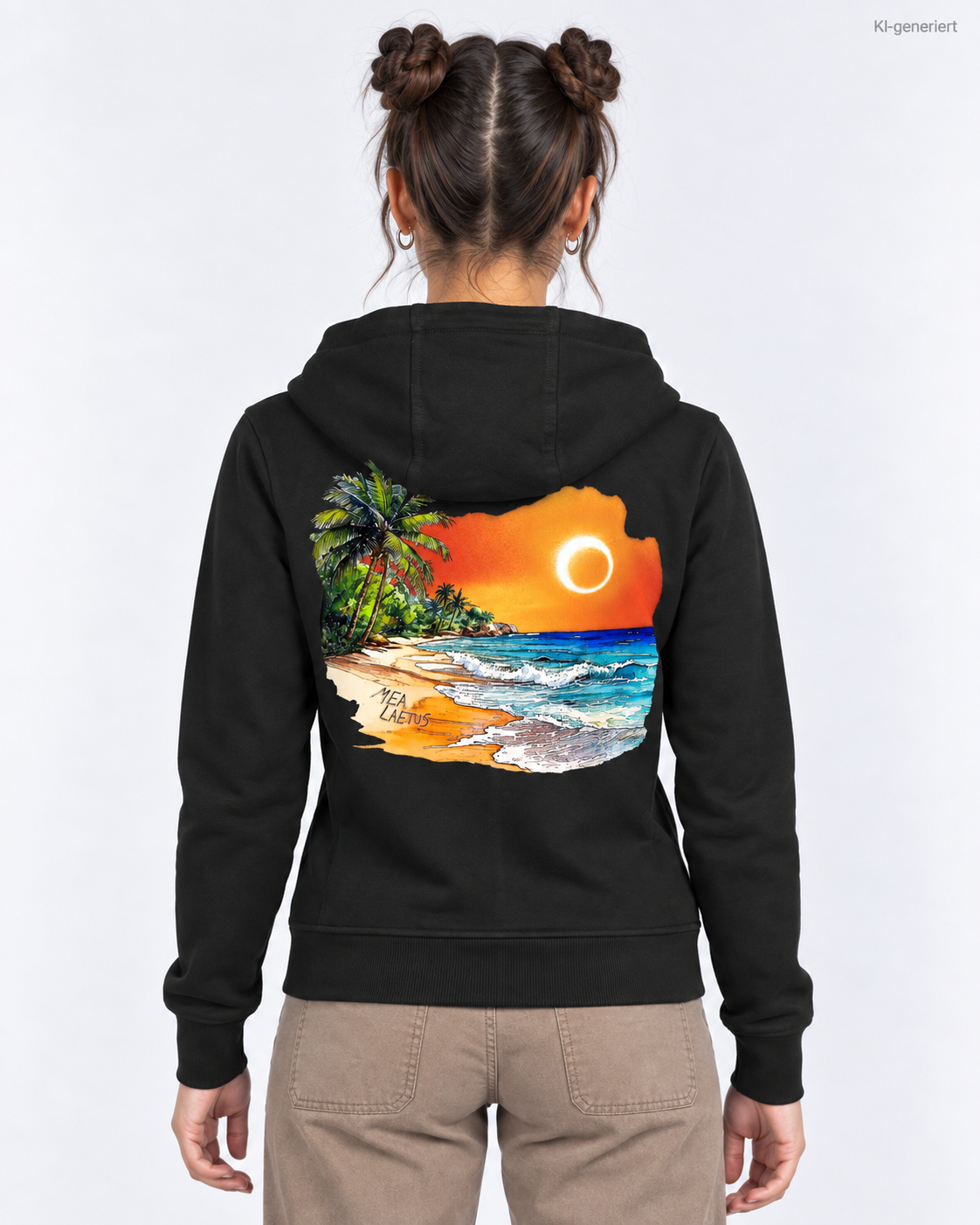 MEA LAETUS Ladies Sweatjacke Holiday Sunset in Schwarz – Nähere Rückansicht des Prints mit Palmen, Strand und türkisfarbenem Meer.