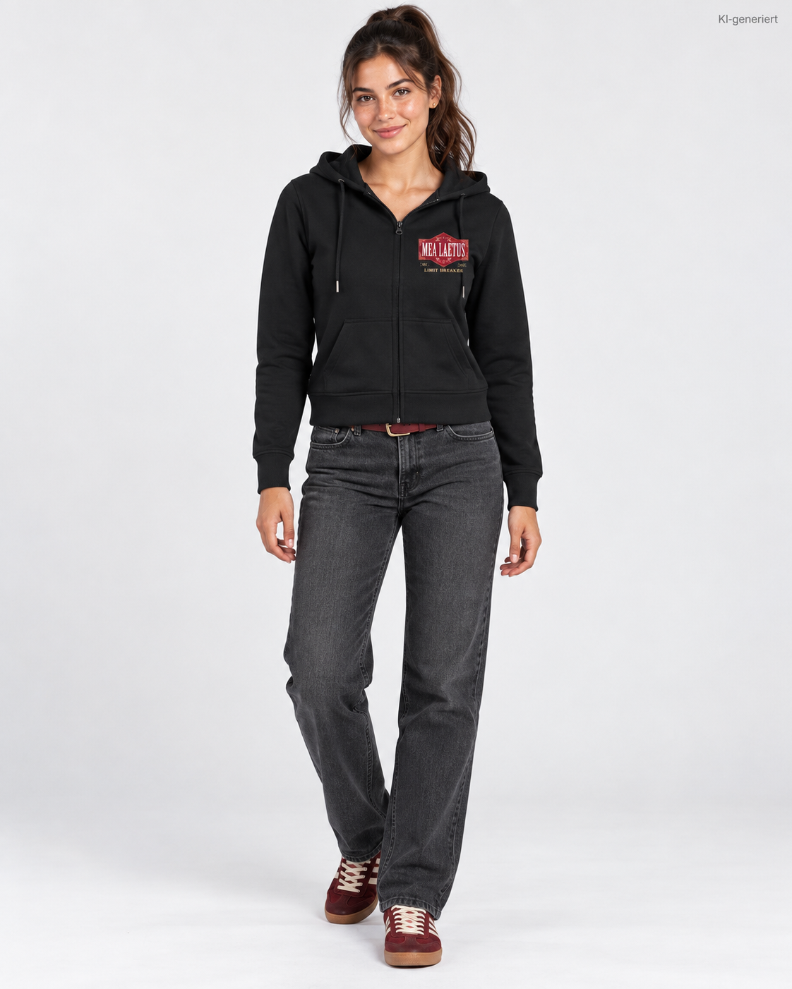 MEA LAETUS Damen Sweatjacke Limitbreaker Emblem Rot in Schwarz – Studio-Frontansicht mit kleinem Brustemblem und langer Hose.