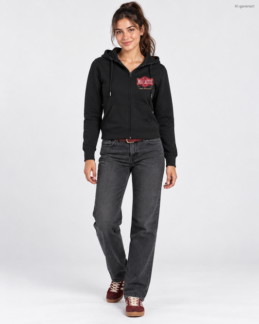 MEA LAETUS Damen Sweatjacke Limitbreaker Emblem Rot in Schwarz – Studio-Frontansicht mit kleinem Brustemblem und langer Hose.