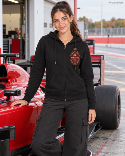 MEA LAETUS Ladies Sweatjacke World Champions Rot in Schwarz – Frontansicht neben einem roten Rennwagen mit sichtbarem Brustprint.